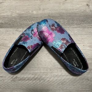 Spring Step clogs shoes EUC skid resistant size 7.5